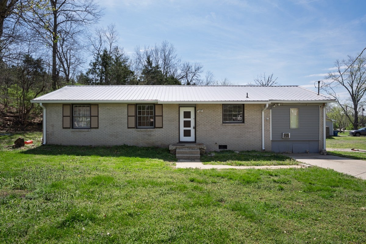 104 Hilltop Dr — photo