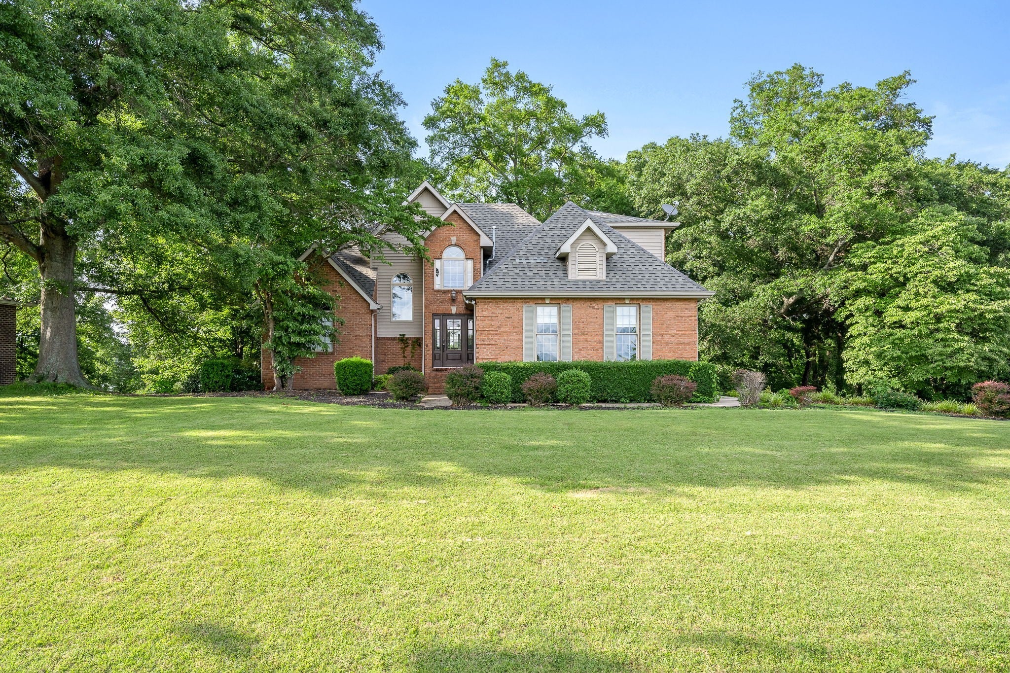 208 Loop Dr — photo