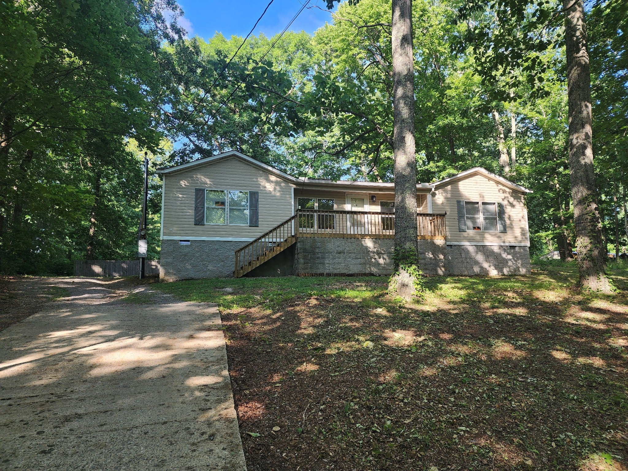 198 Neil Dr — photo