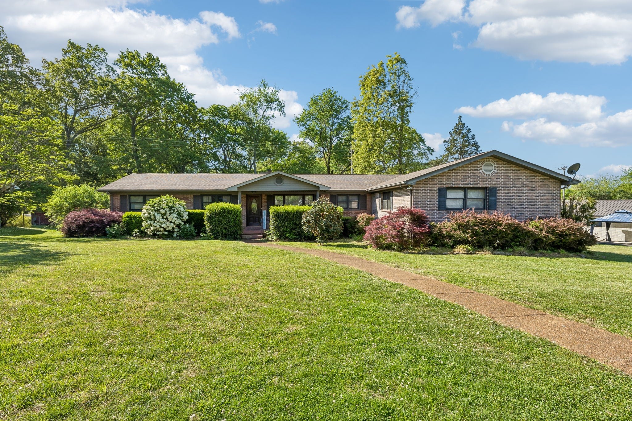 205 Houghton Dr — photo