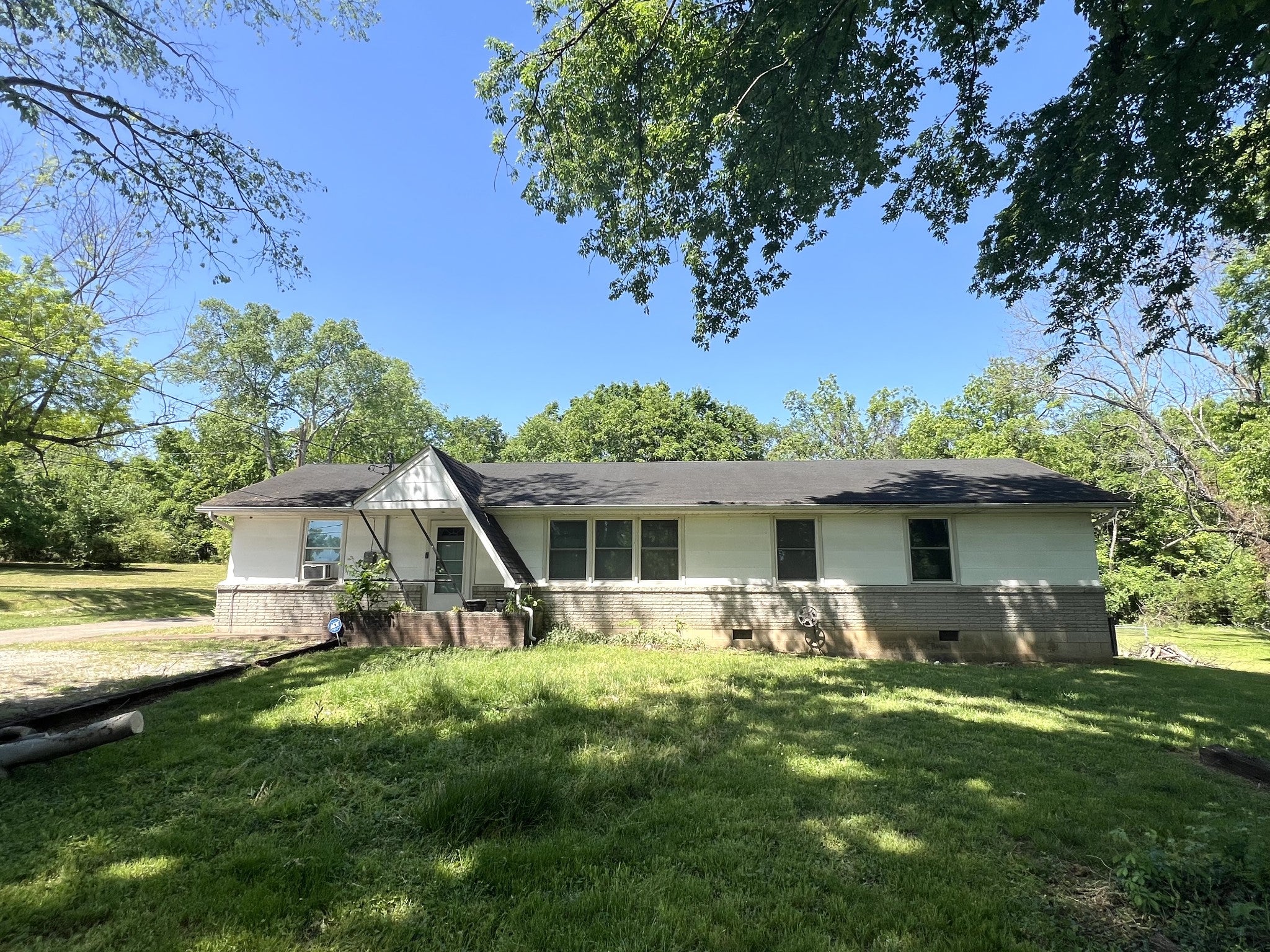 827 Wren Rd — photo