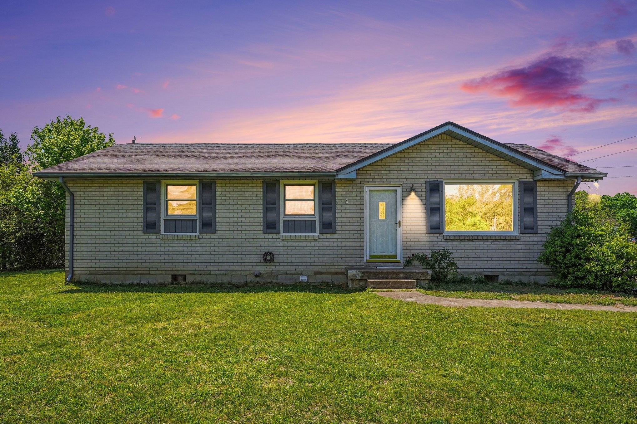 1404 Alton Dr — photo