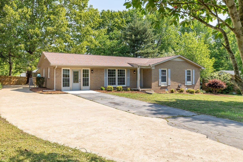 1606 Whippoorwill Dr — photo