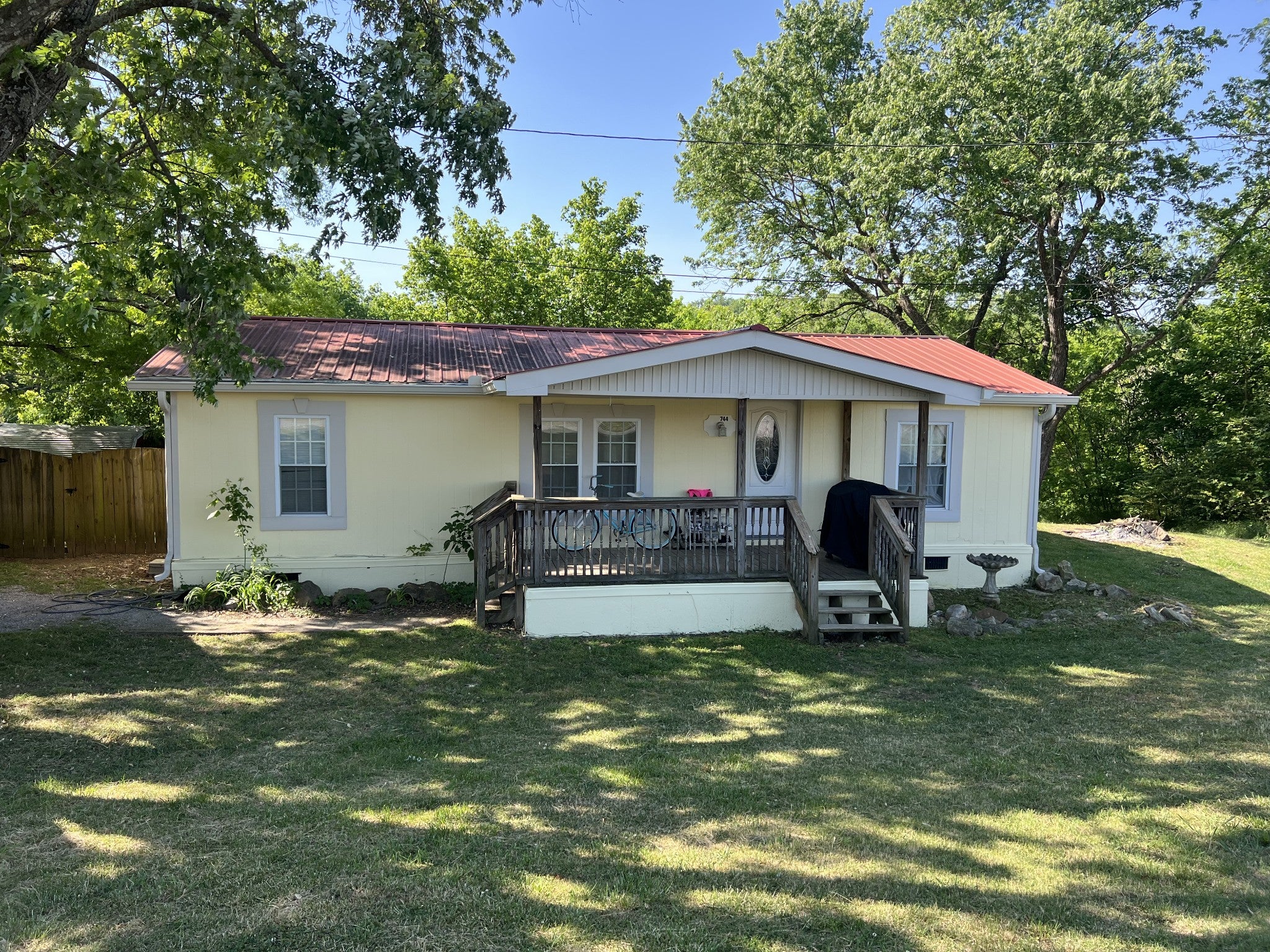 744 W Main St — photo