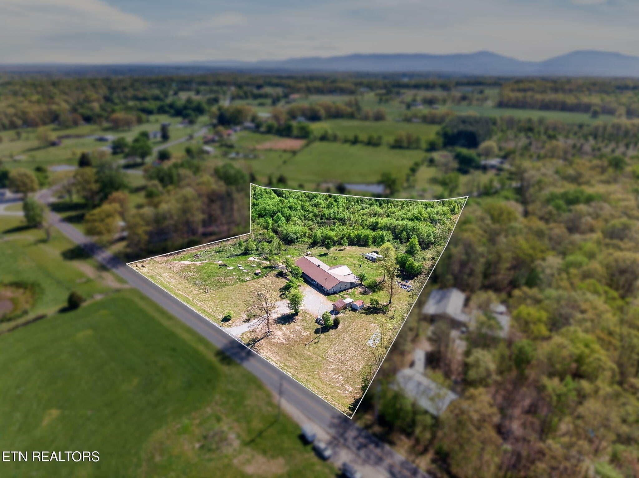 935 Brewer Rd — photo