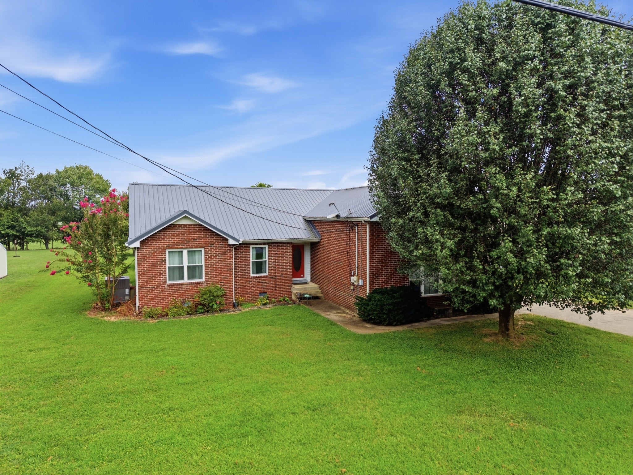 1705 Hunt Ln — photo