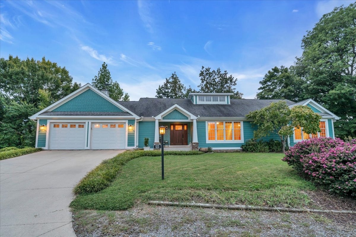 615 Seaton Dr — photo
