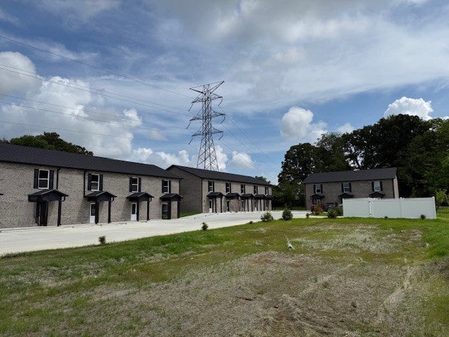 740 Kings Ln a4 — photo