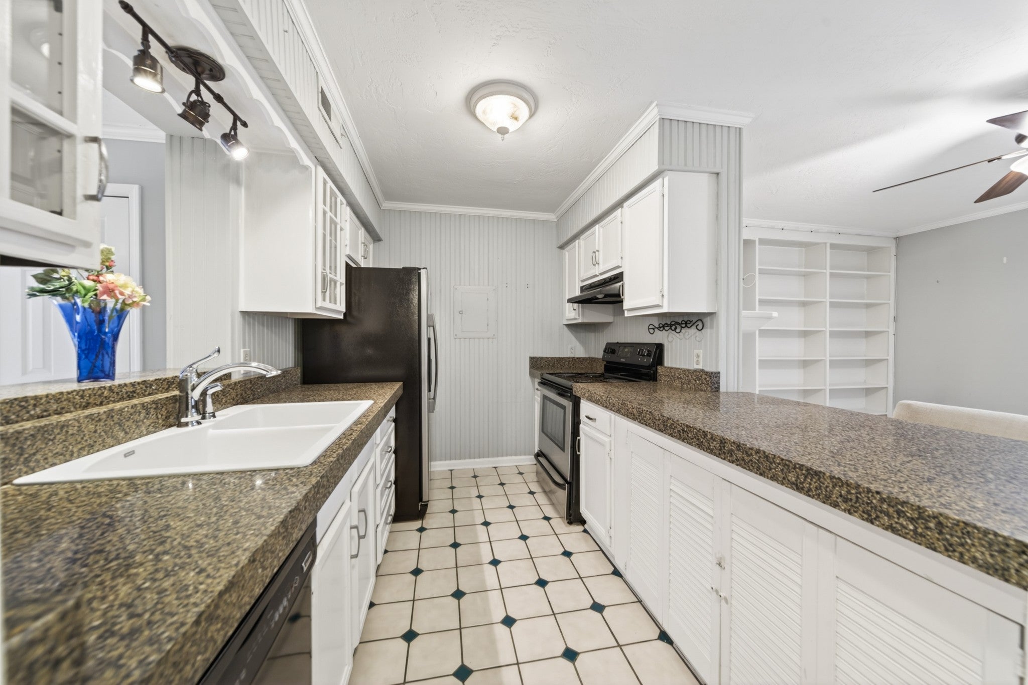 4001 Anderson Rd B129 — photo