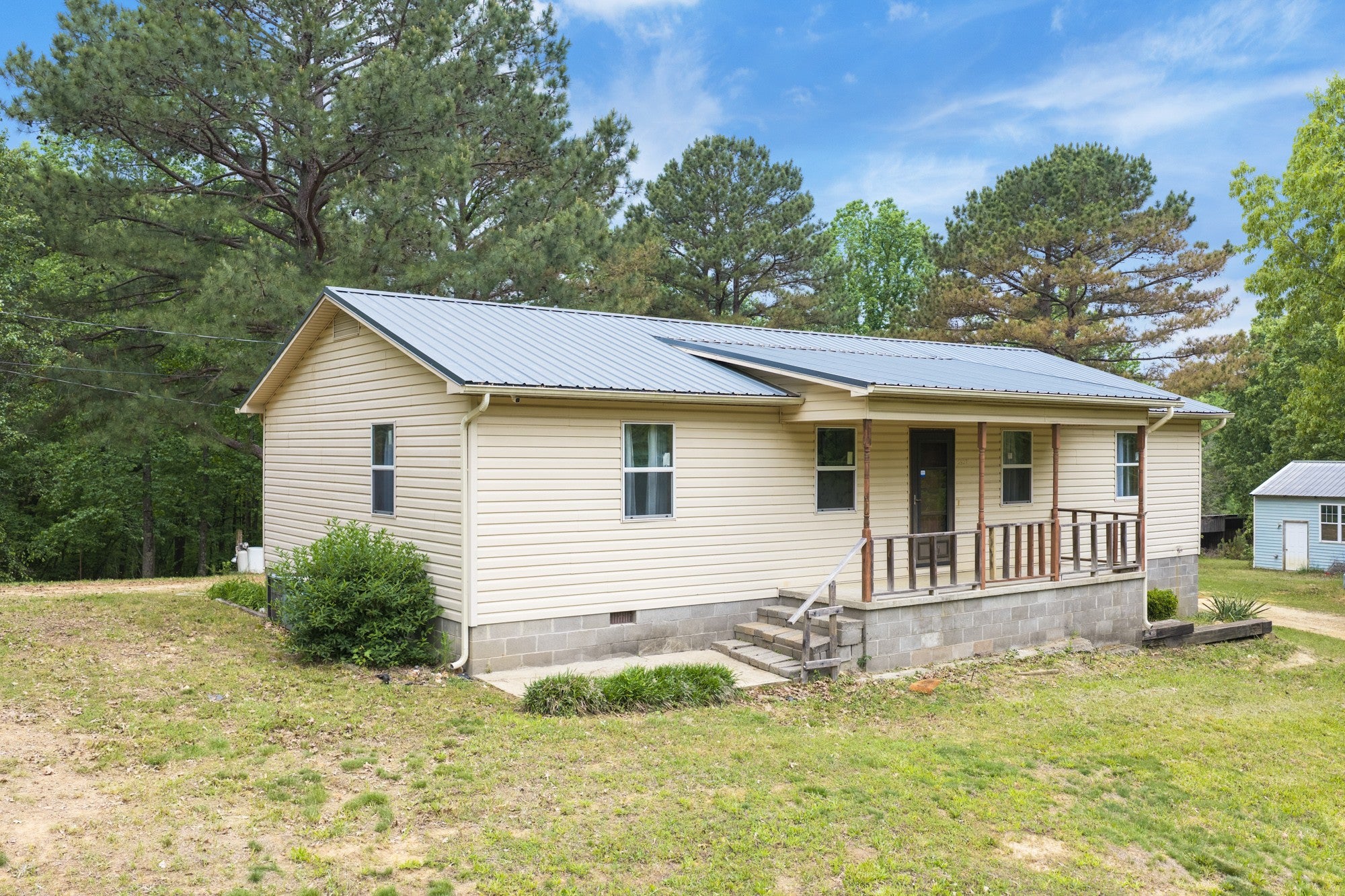 2827 Chapel Hill Rd — photo