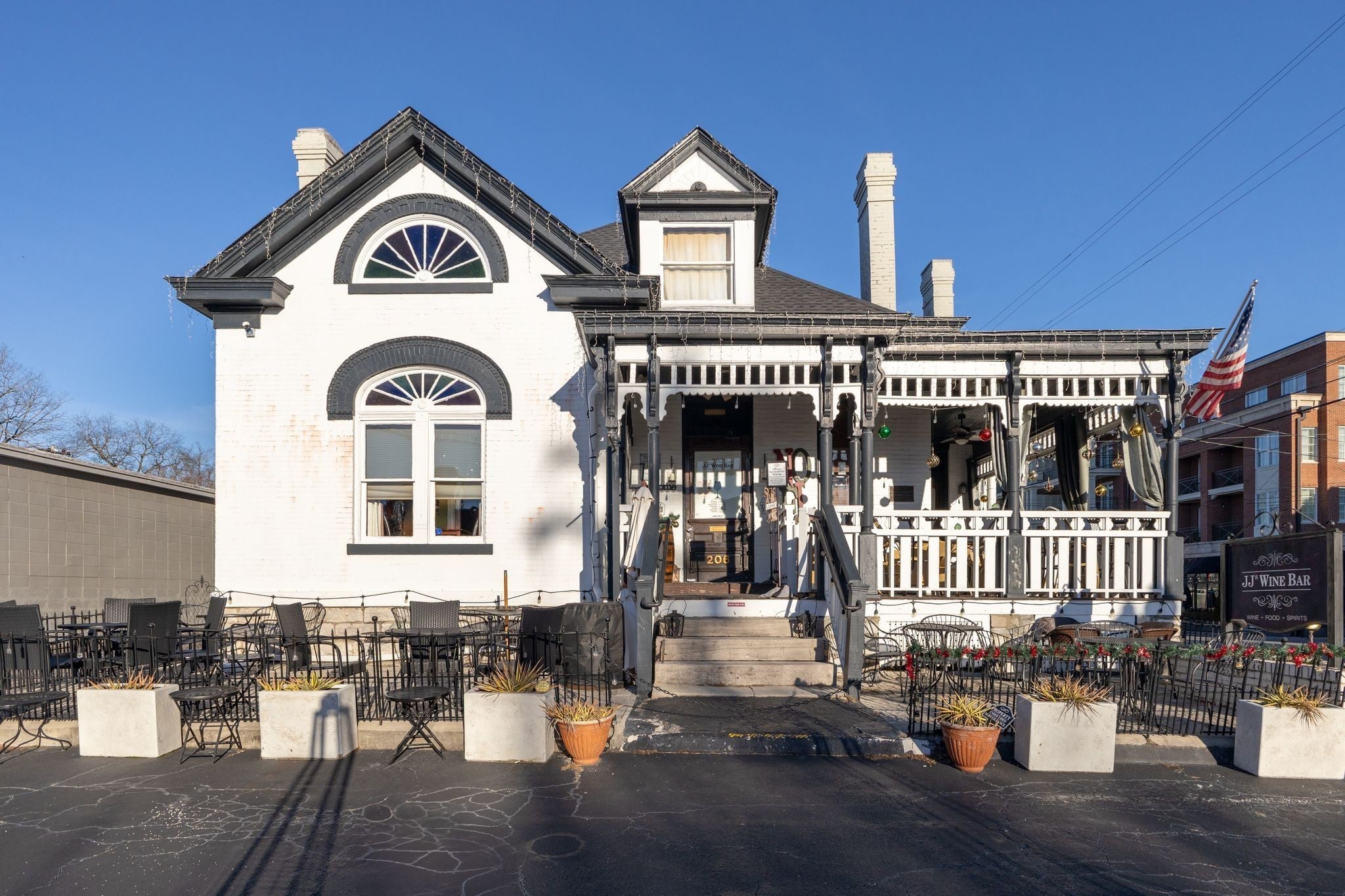 206 E Main St — photo