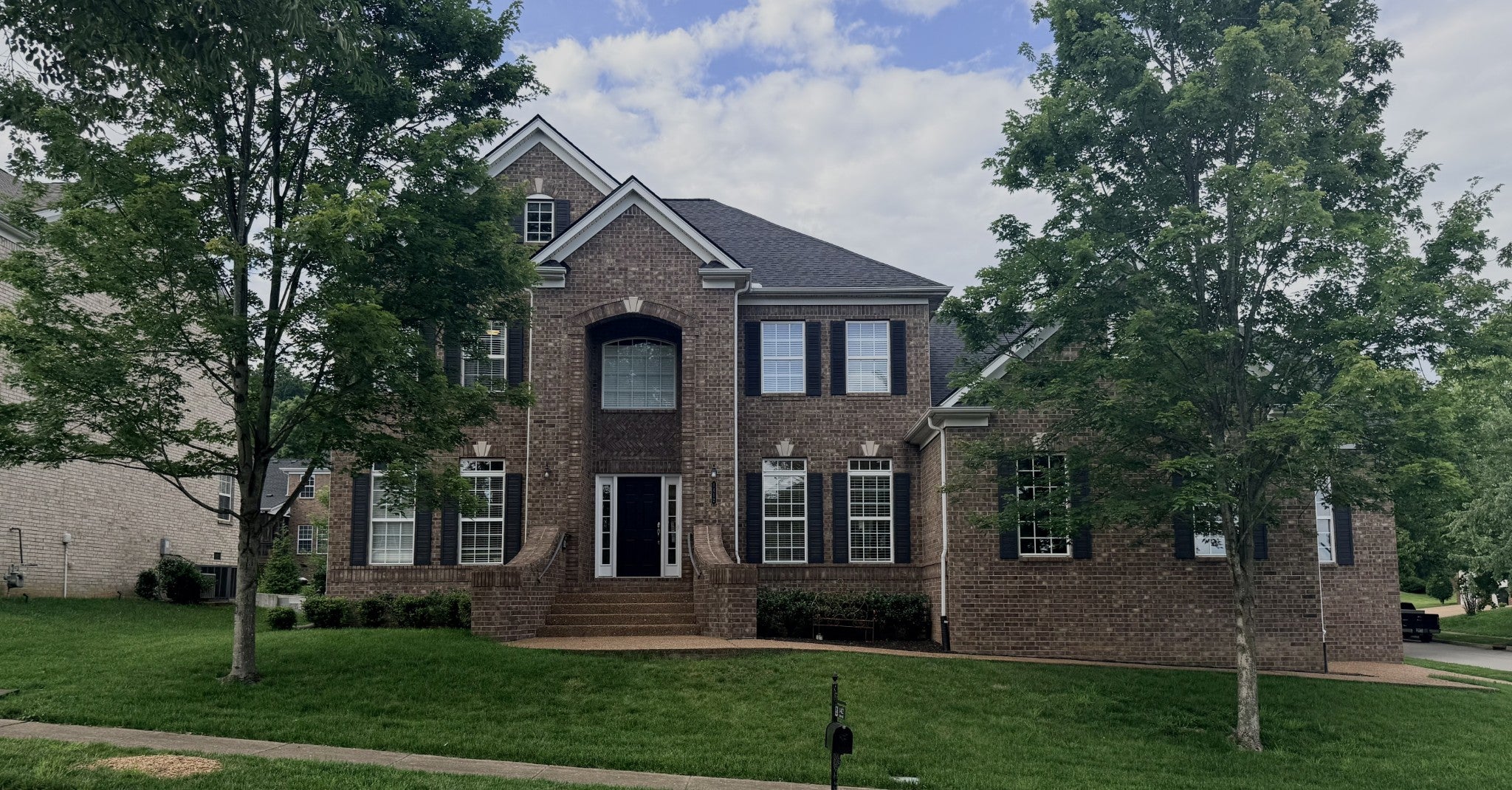 1412 Leeds Dr E — photo