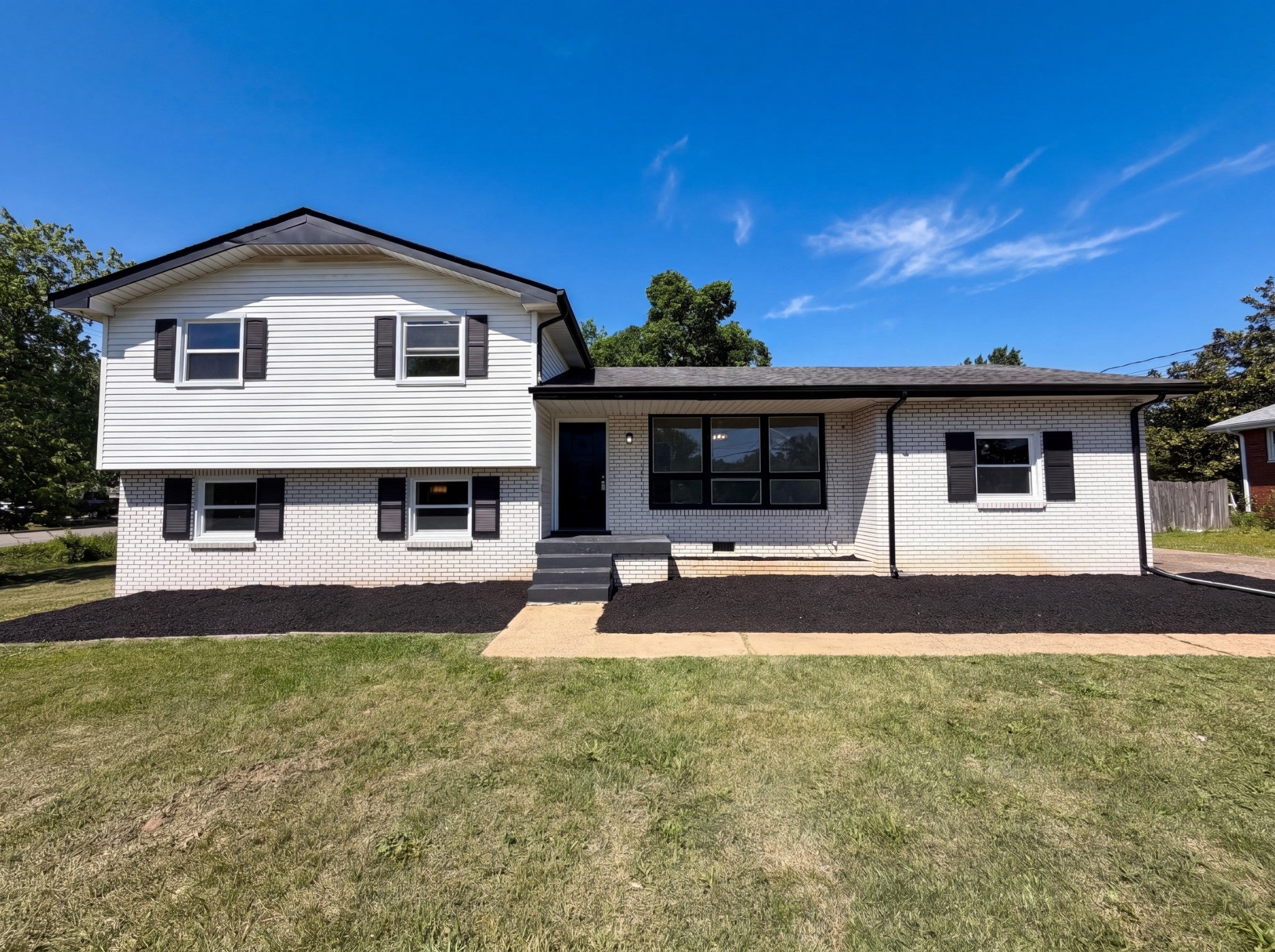 105 Ivy Dr — photo