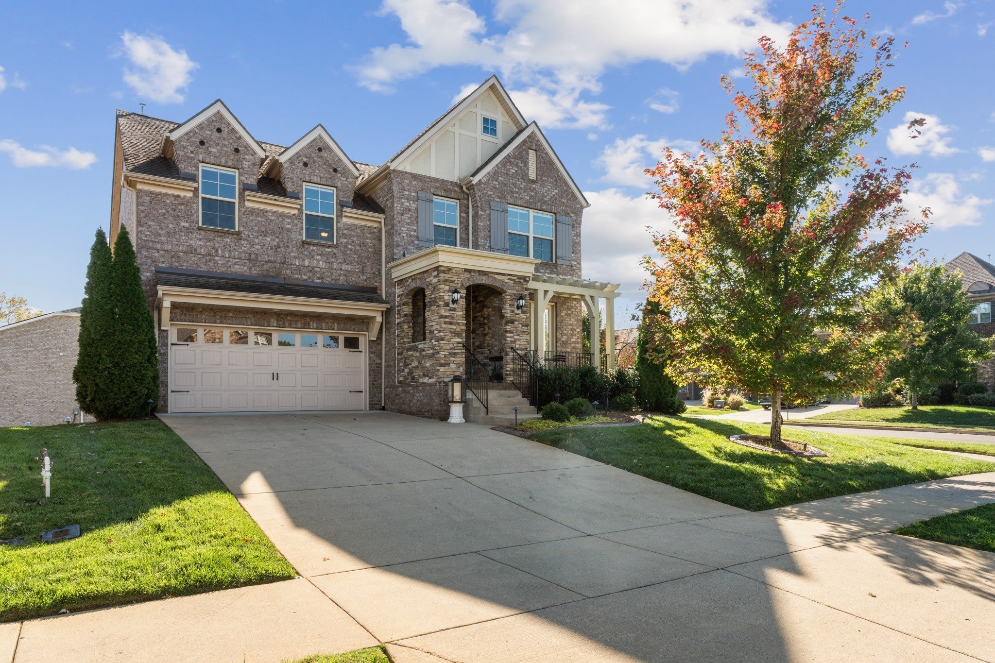 687 Fall Creek Cir — photo