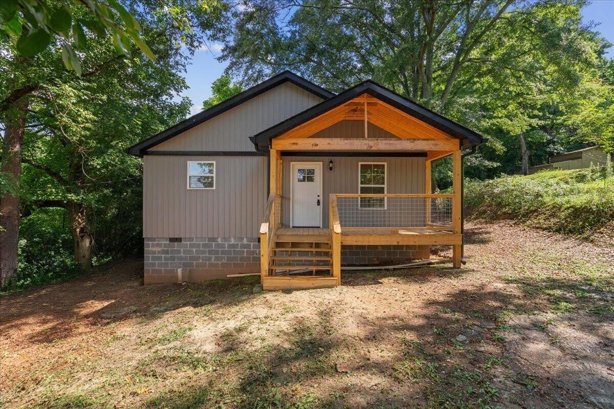 1001 Colerain Street — photo