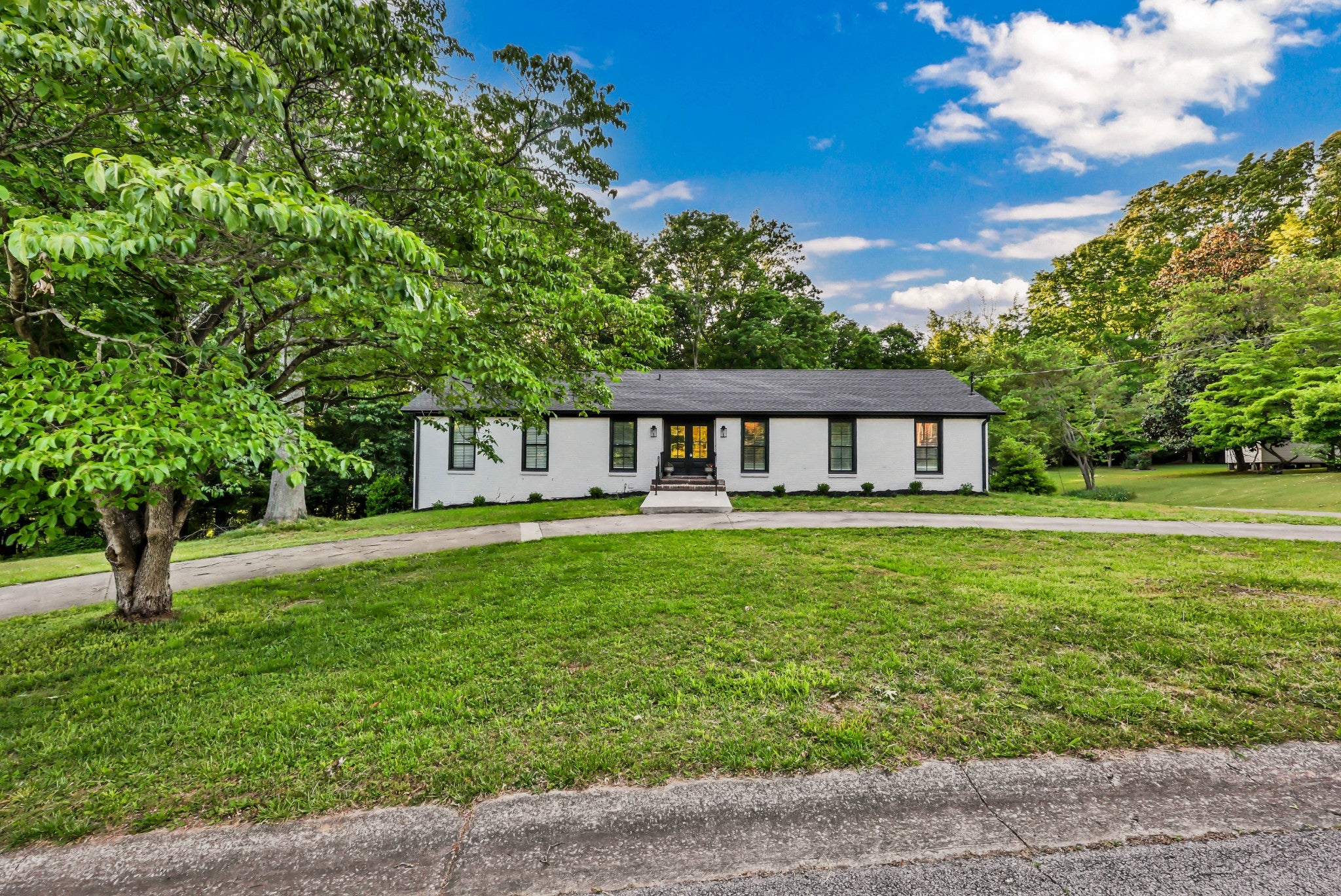 351 Hampshire Dr — photo