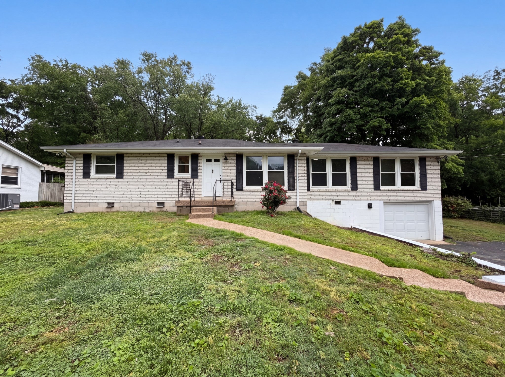 724 Woodmere Dr — photo