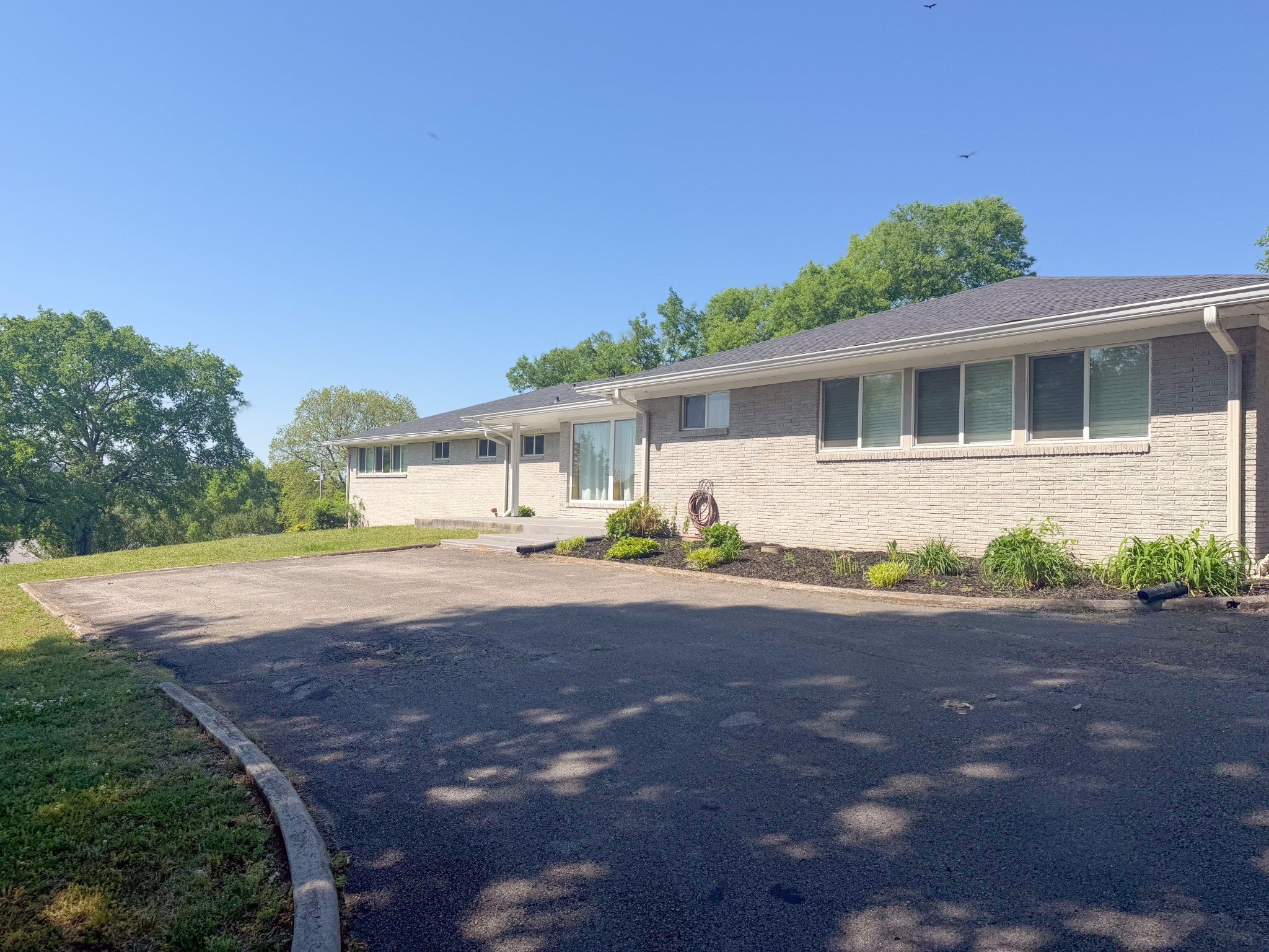 133 Sunset Dr — photo