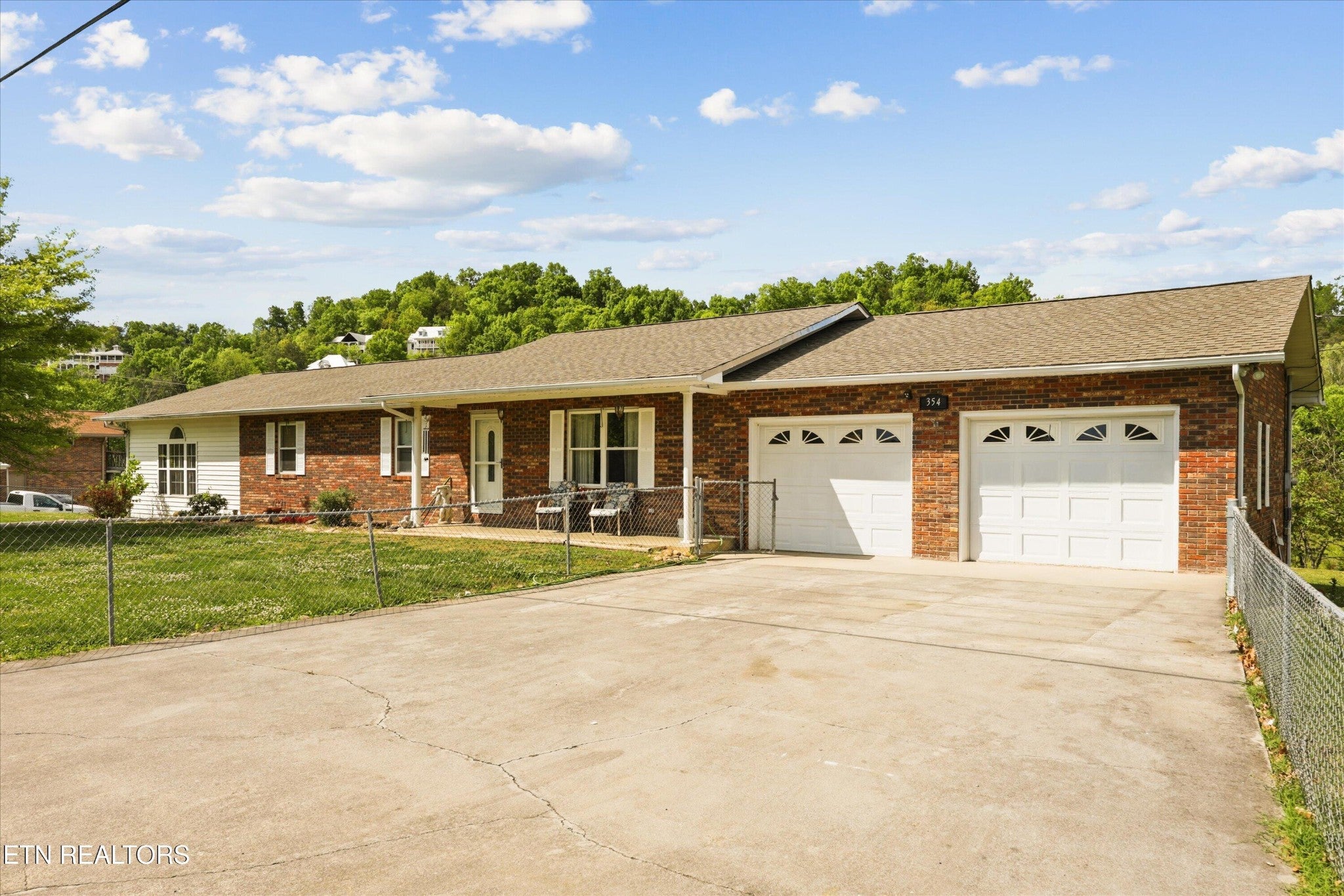 354 Apple Valley Rd — photo
