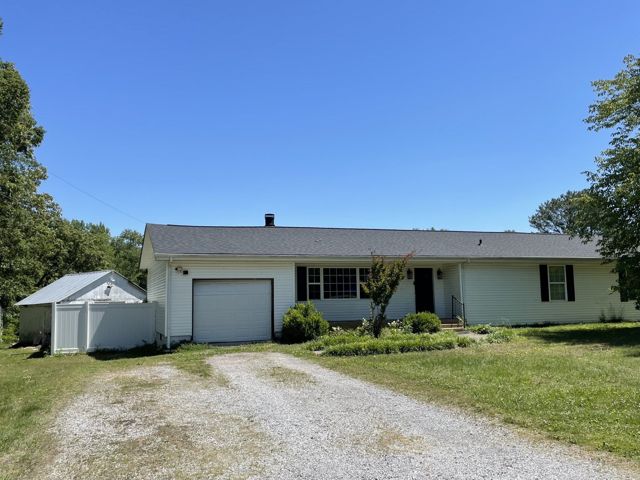 305 Cedar Hill Rd — photo