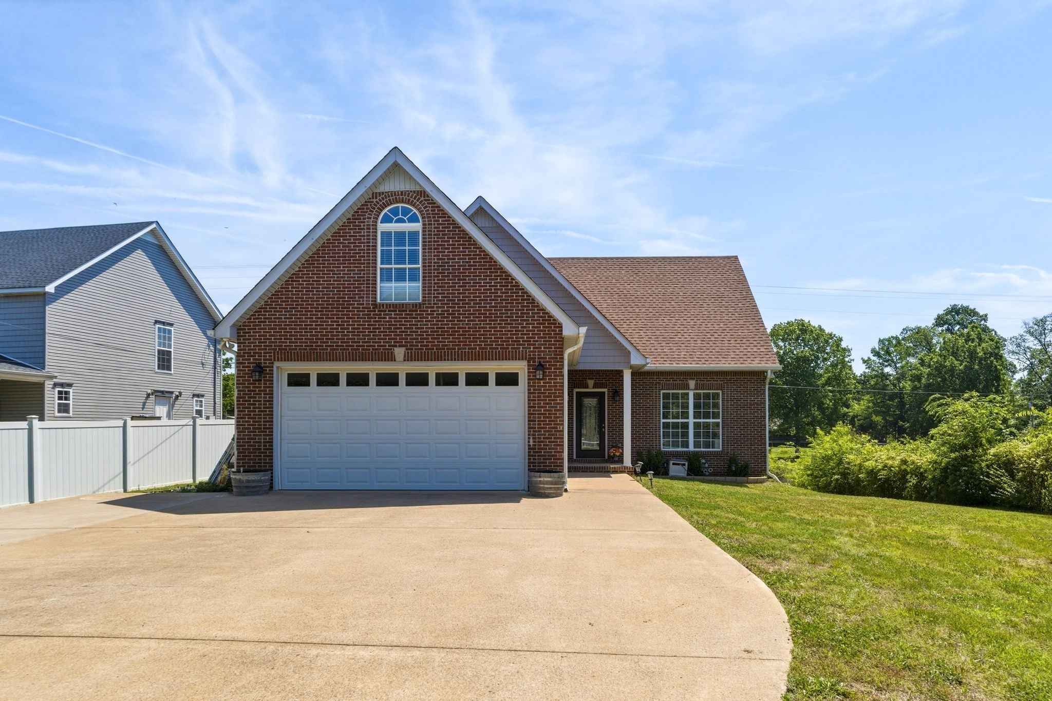 13535 Versailles Rd — photo