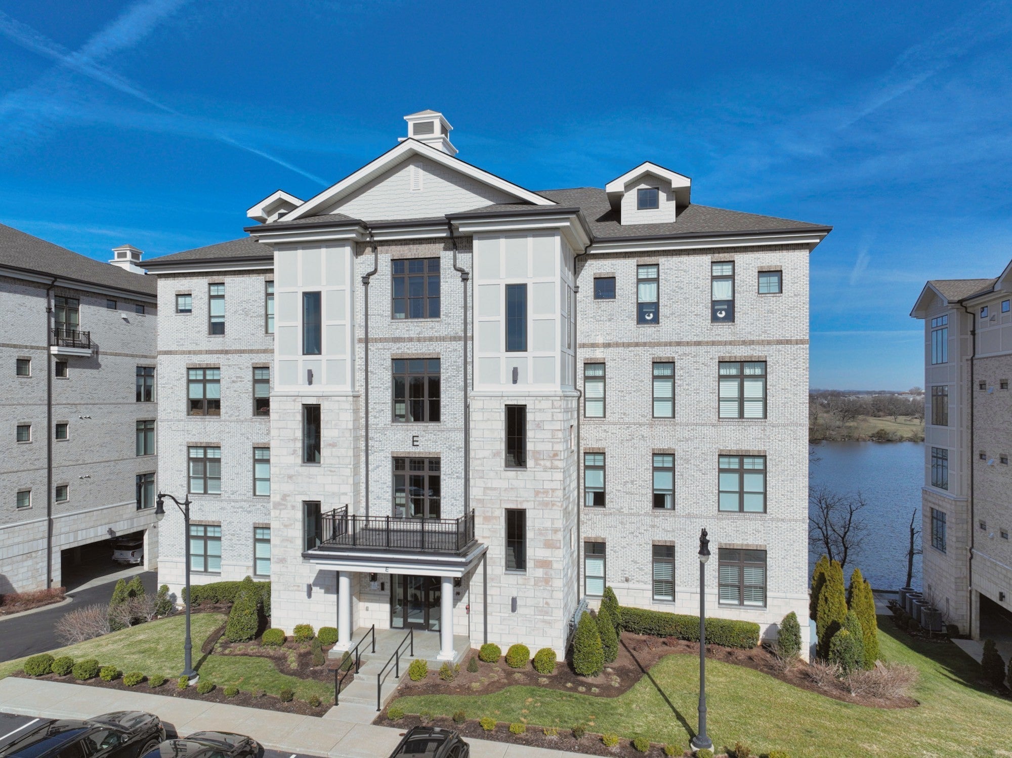 1024 Club View Dr E 103 — photo