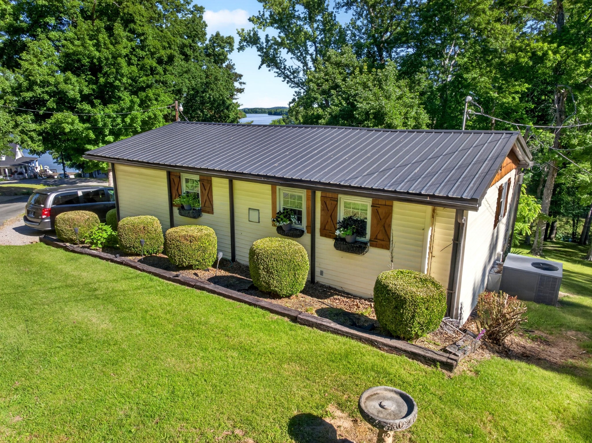156 Lakeshore Cir — photo