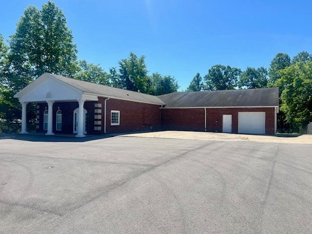 1108 Highway 70 E — photo