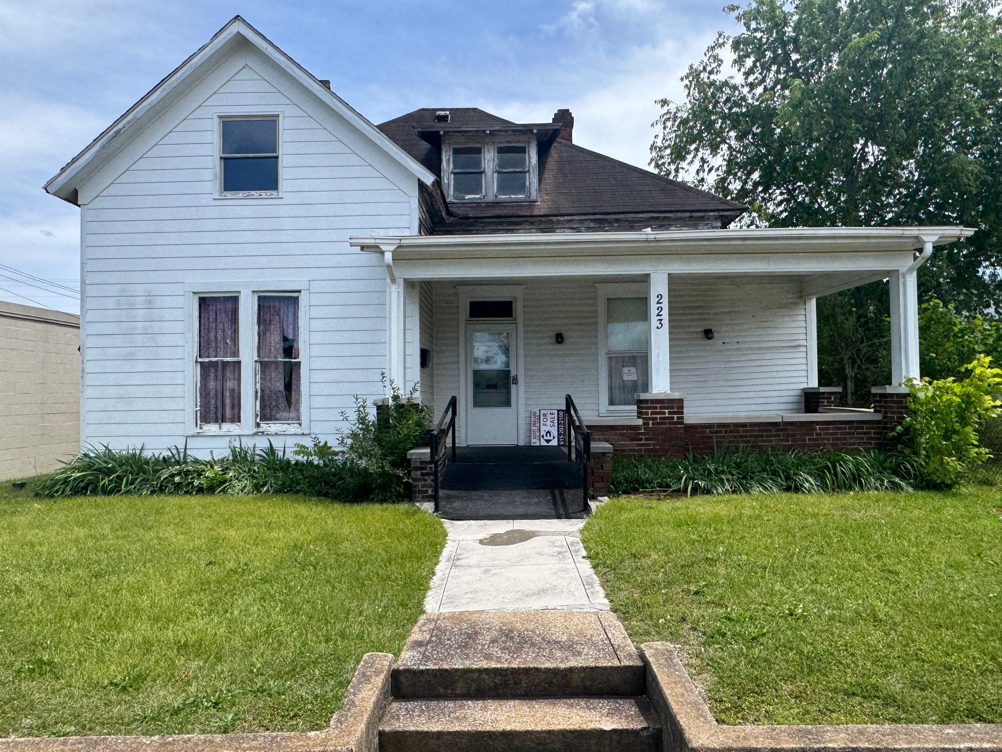 223 N Main St — photo