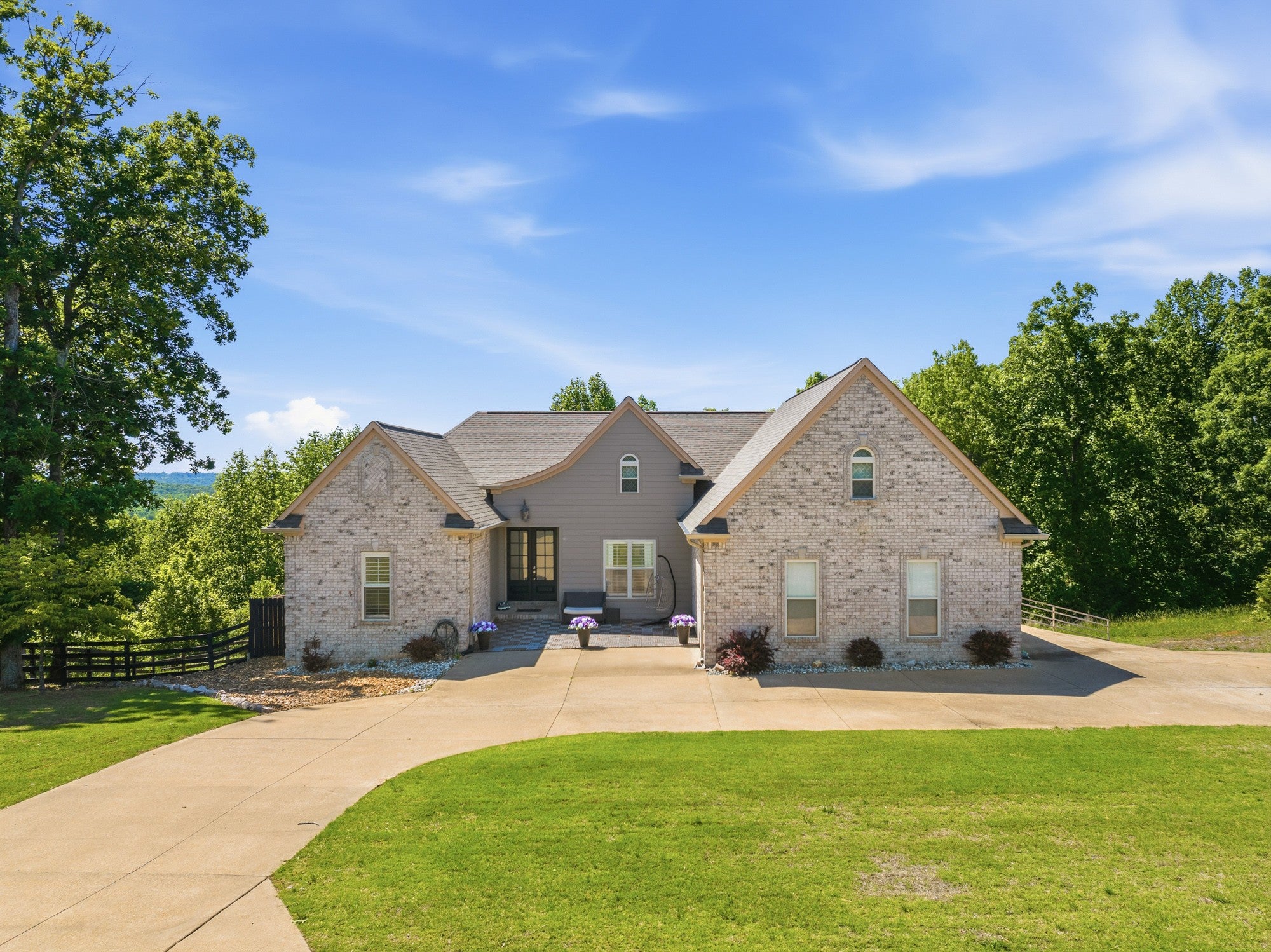 300 Rivers Edge Dr — photo