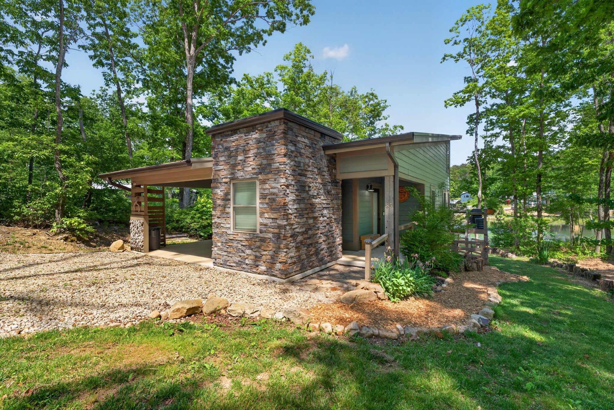 85 Hemlock CV — photo