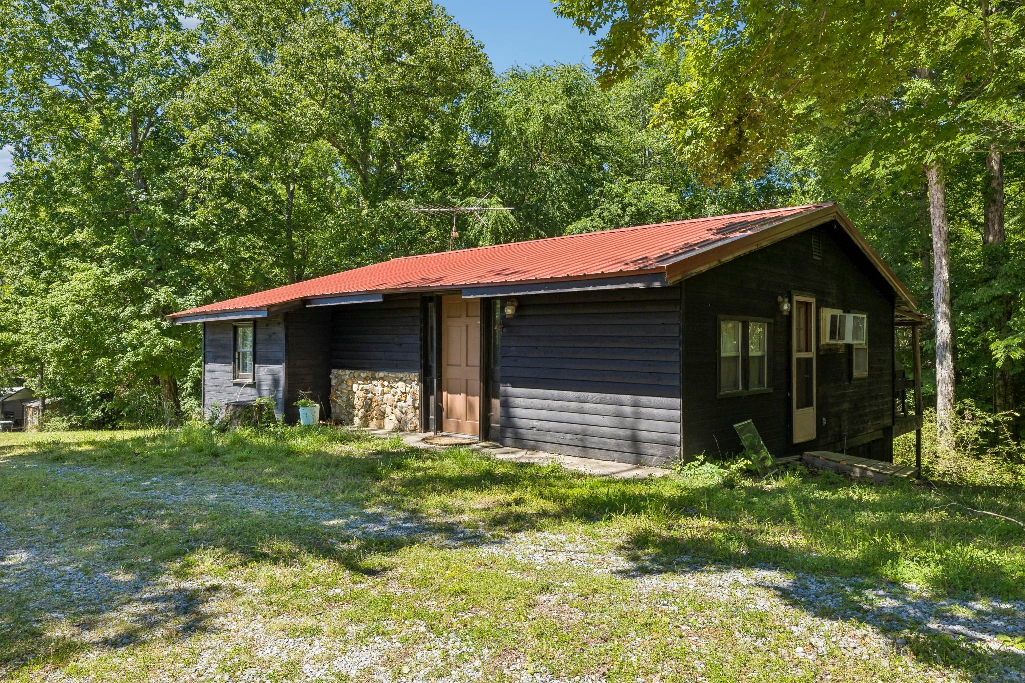 710 Shine Ln — photo