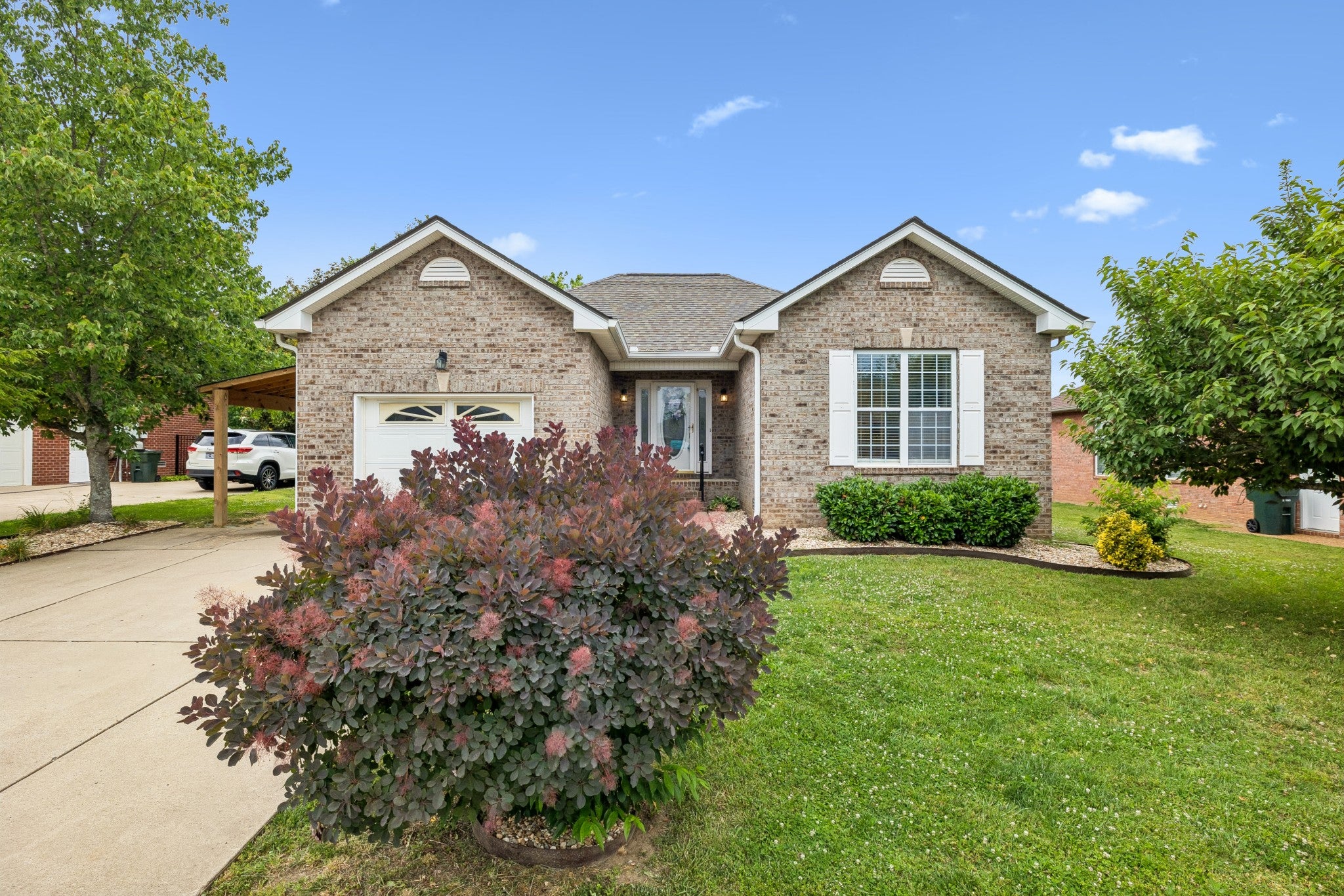 664 Community Ct — photo