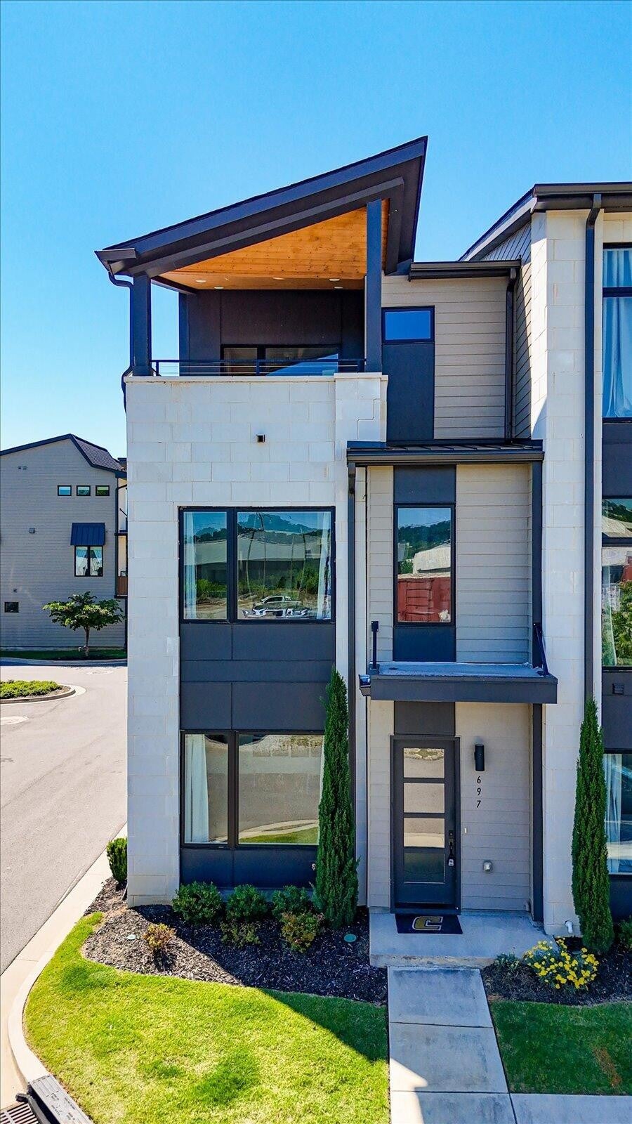 697 Burnside Place — photo