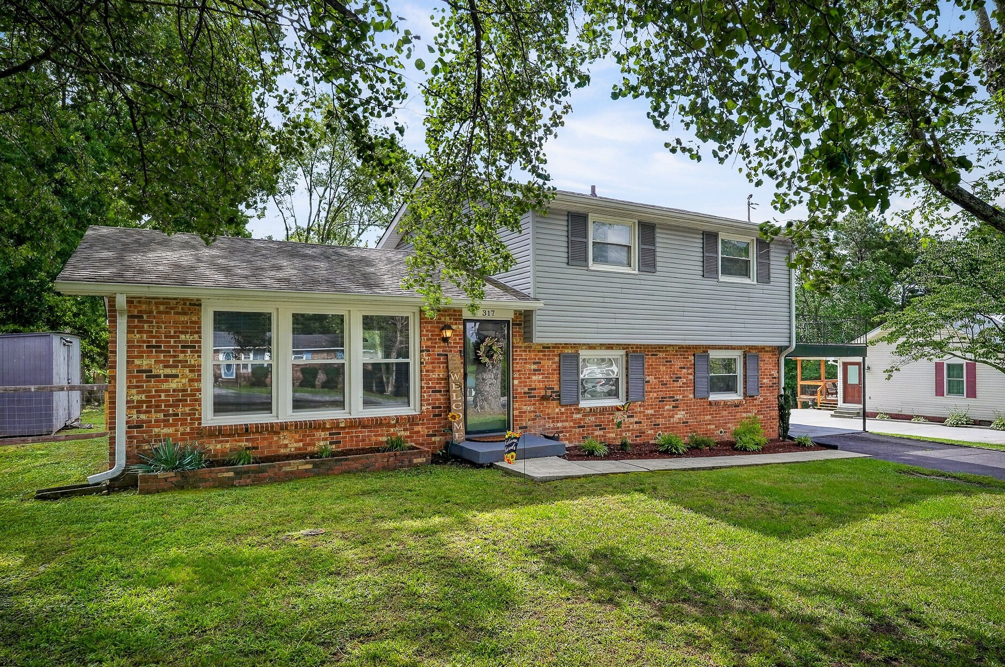 317 Lakeshore Dr — photo
