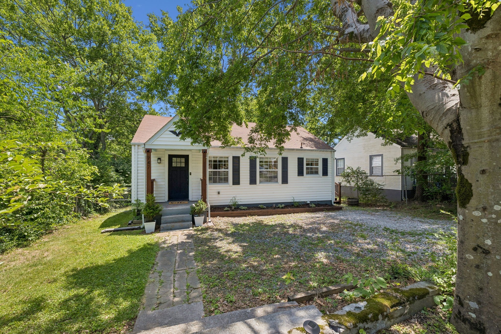 747 Oakdell Ave — photo