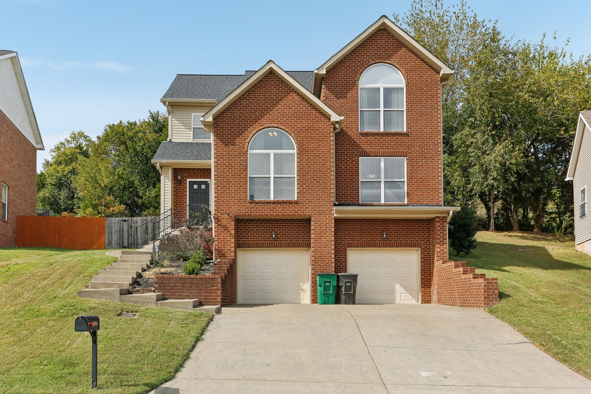 2048 Harvest Ln — photo