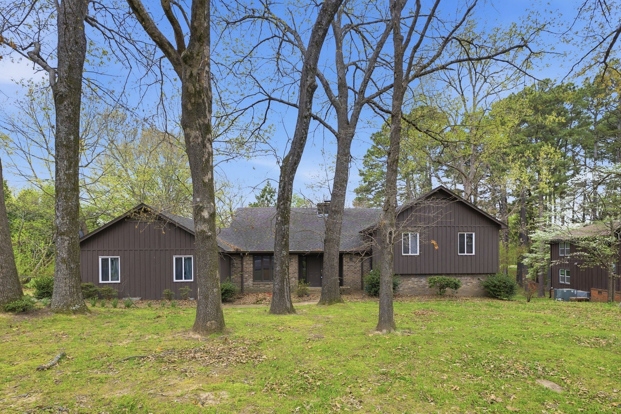31 Colonial CV — photo
