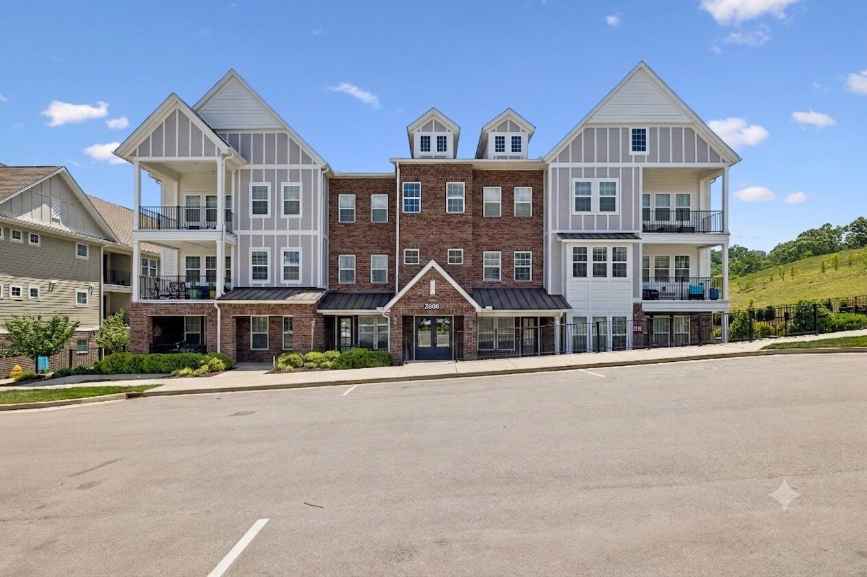 3000 Vintage Green Ln 3203 — photo