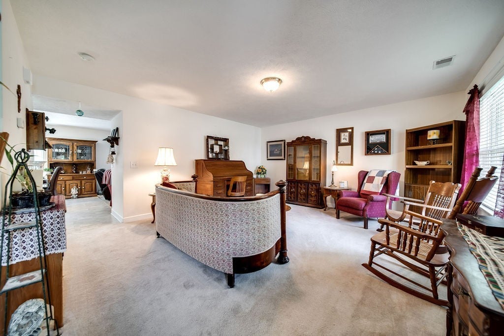 1016 Chelsea Dr — photo