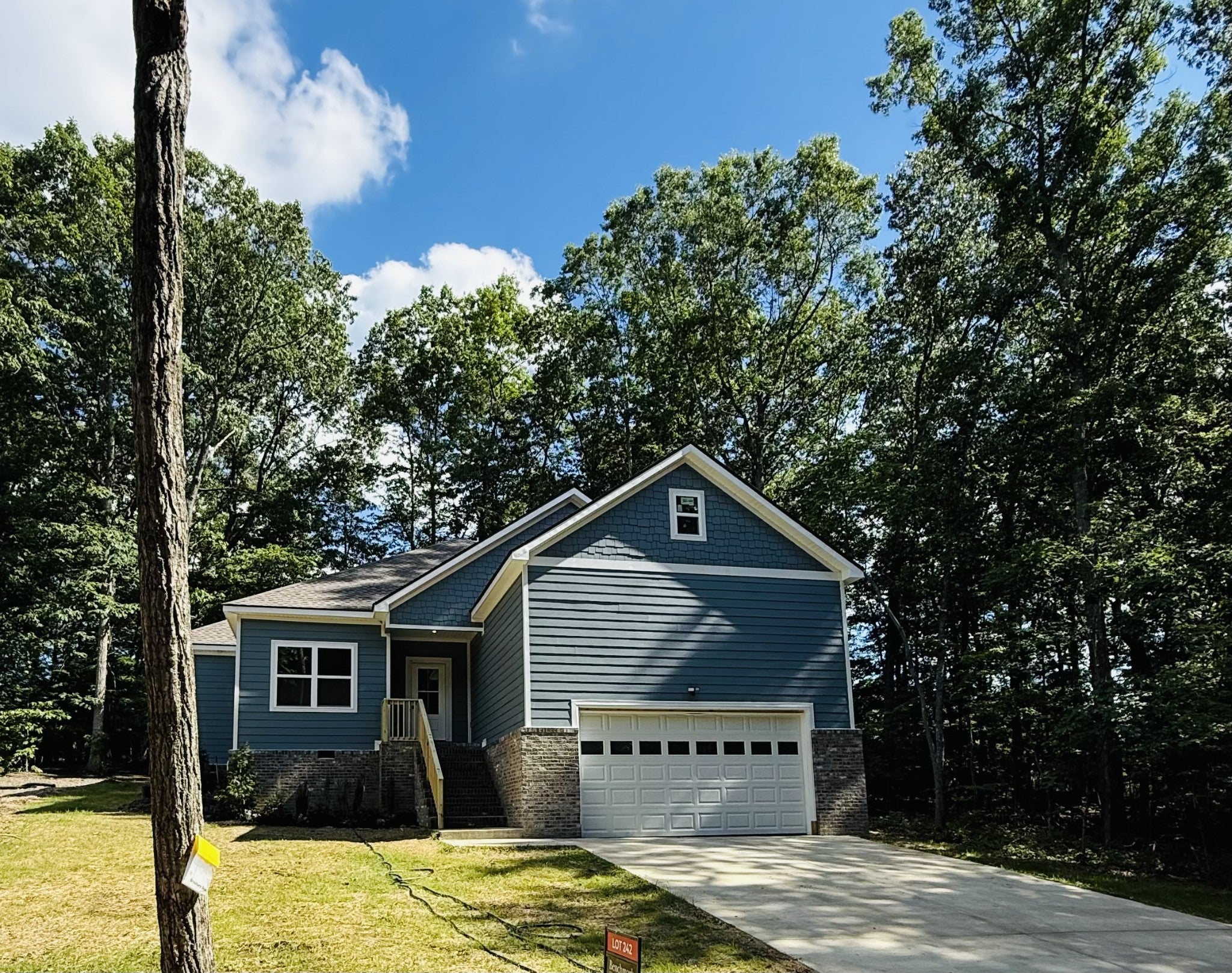 169 Anglewood Dr — photo
