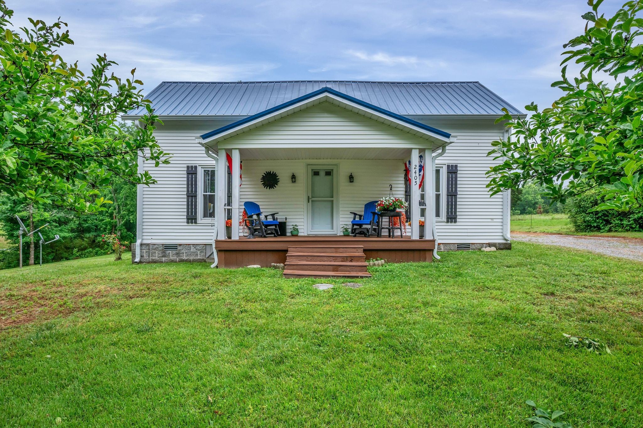 2405 Little Bartons Creek Rd North — photo