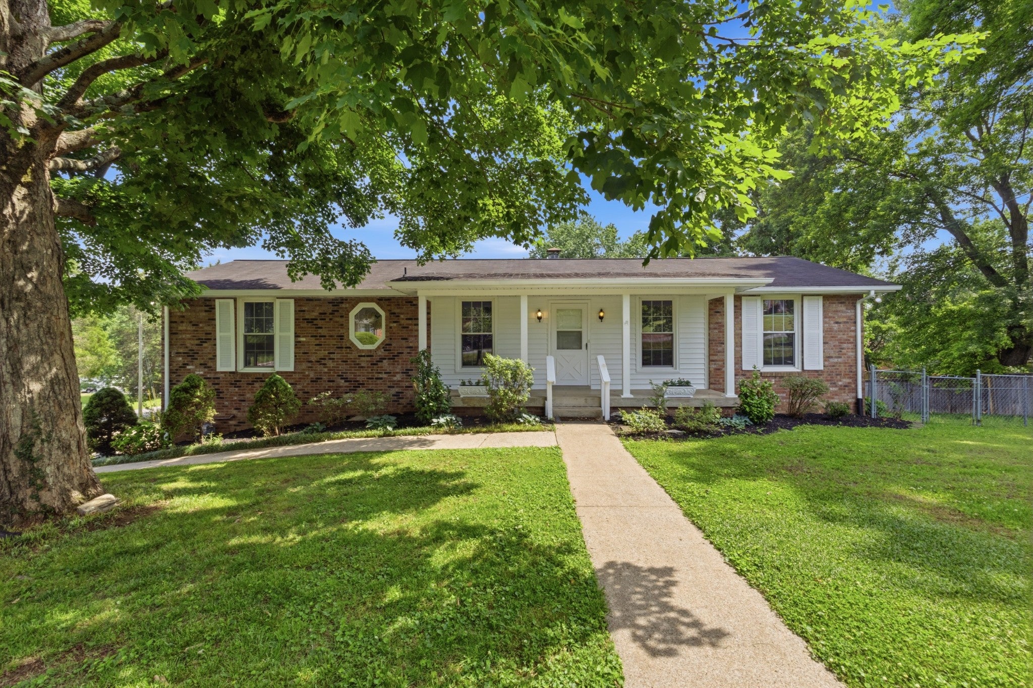 135 Gatone Dr — photo