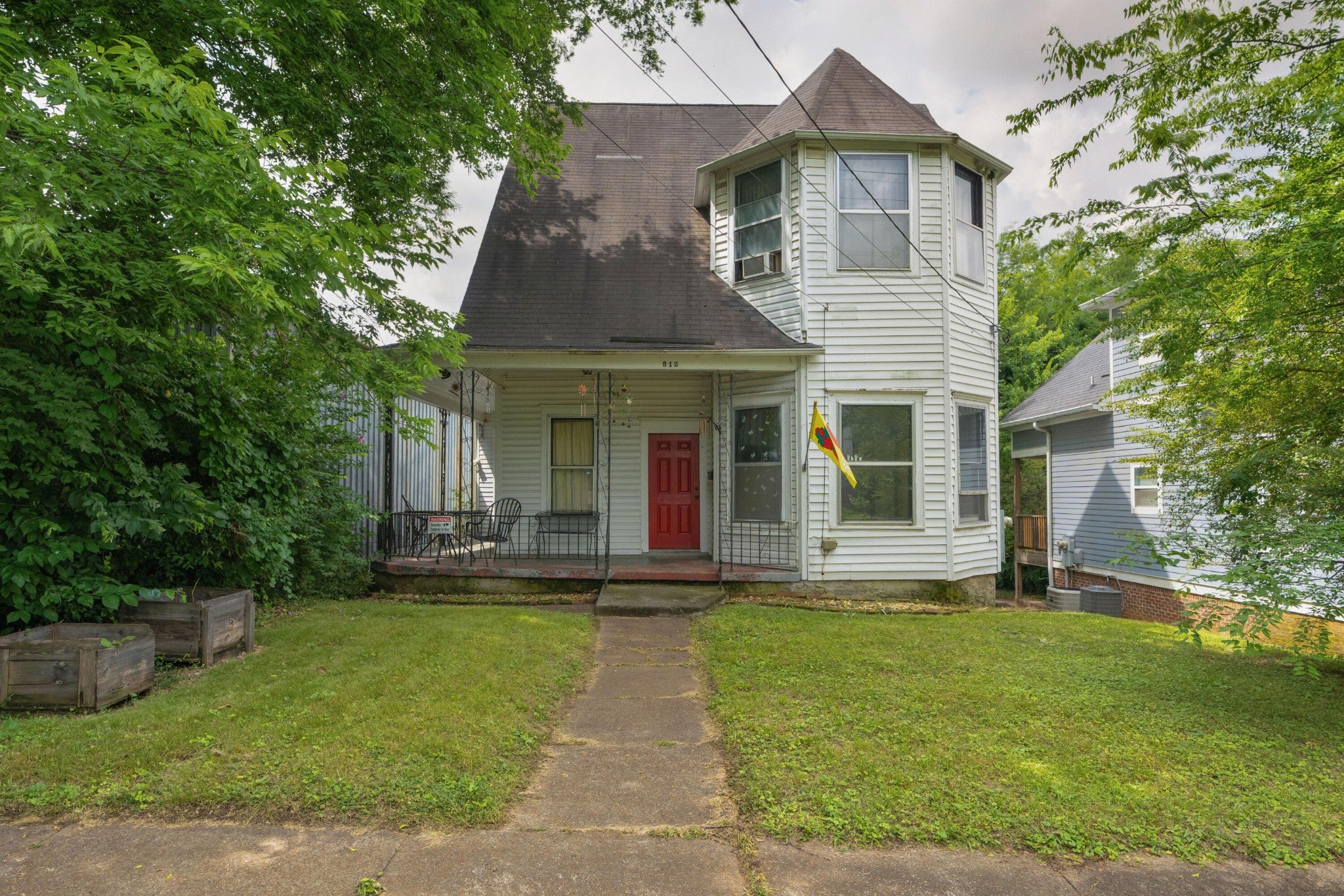 812 E 10th Street — photo