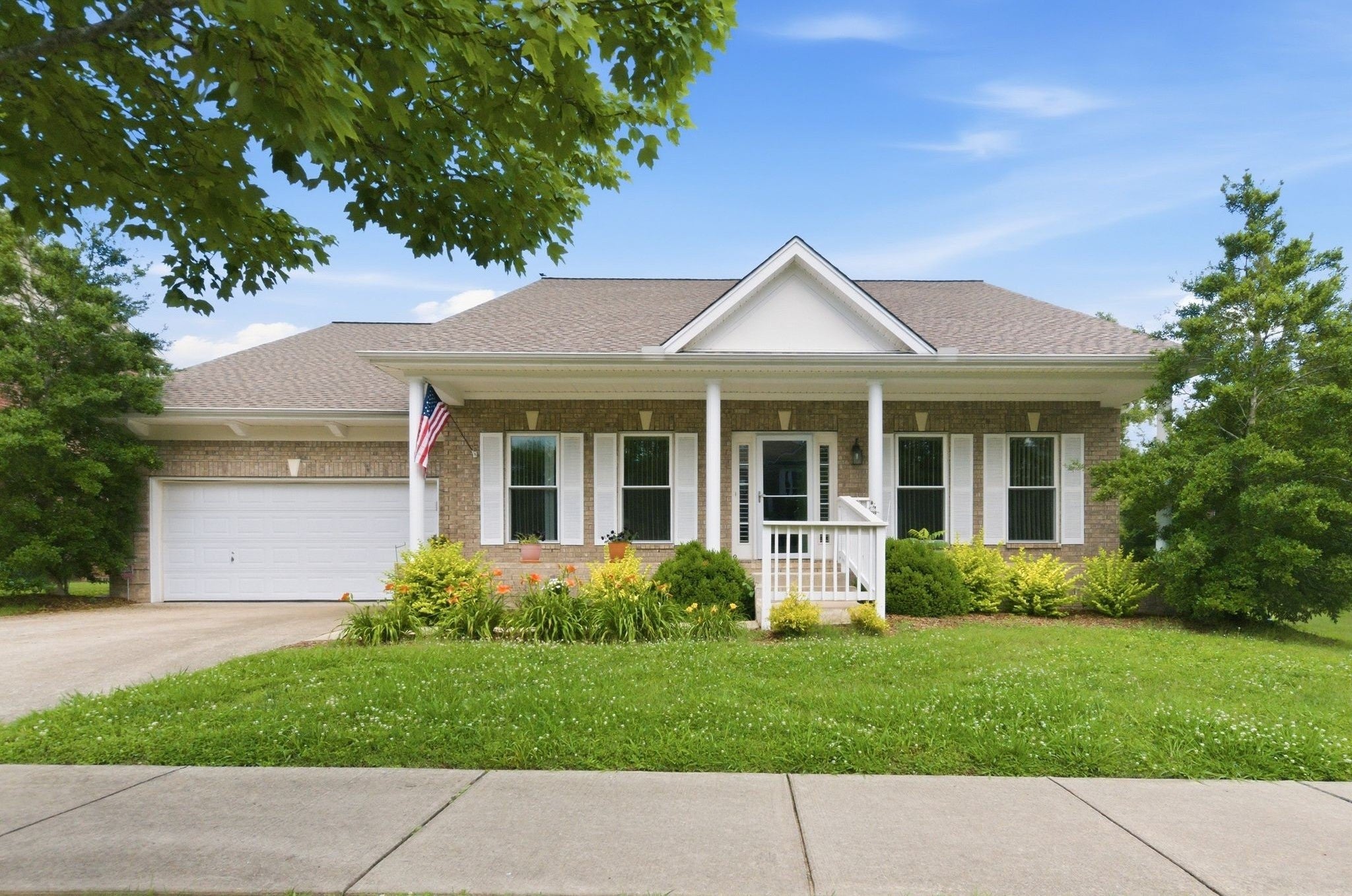 917 Falling Water Ct — photo