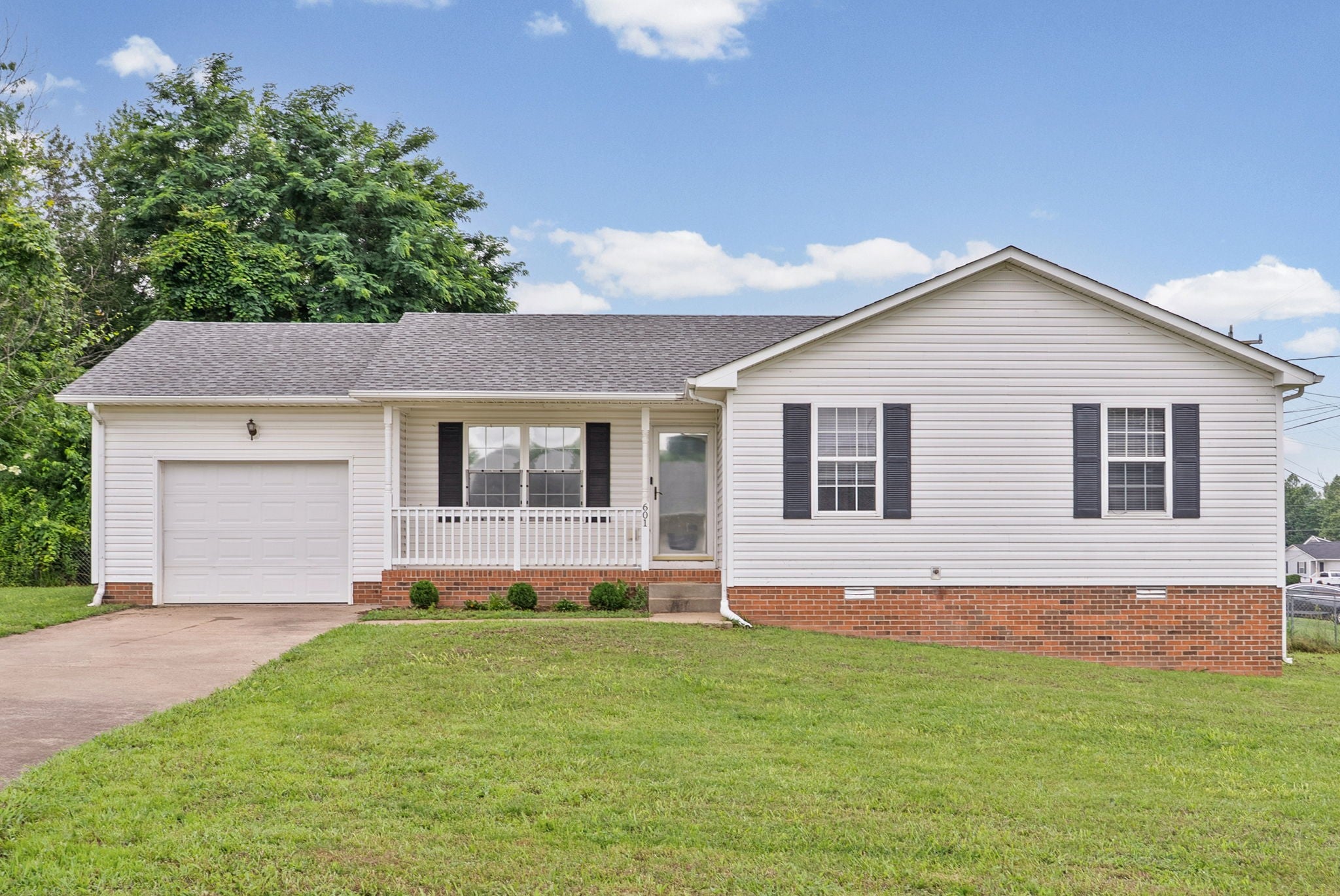 601 Millie Dr — photo