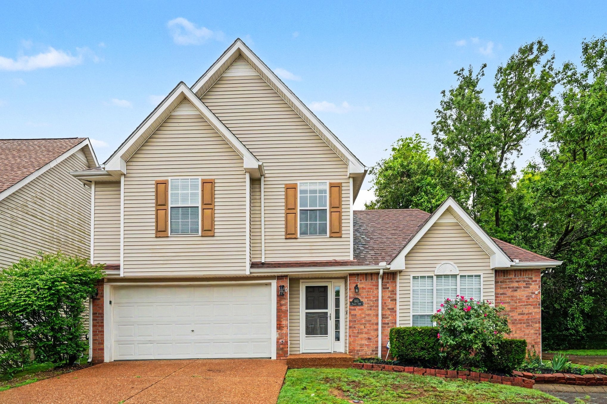 103 Village Ct — photo