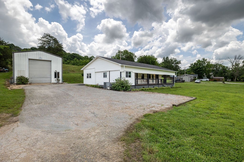 5492 Columbia Hwy — photo