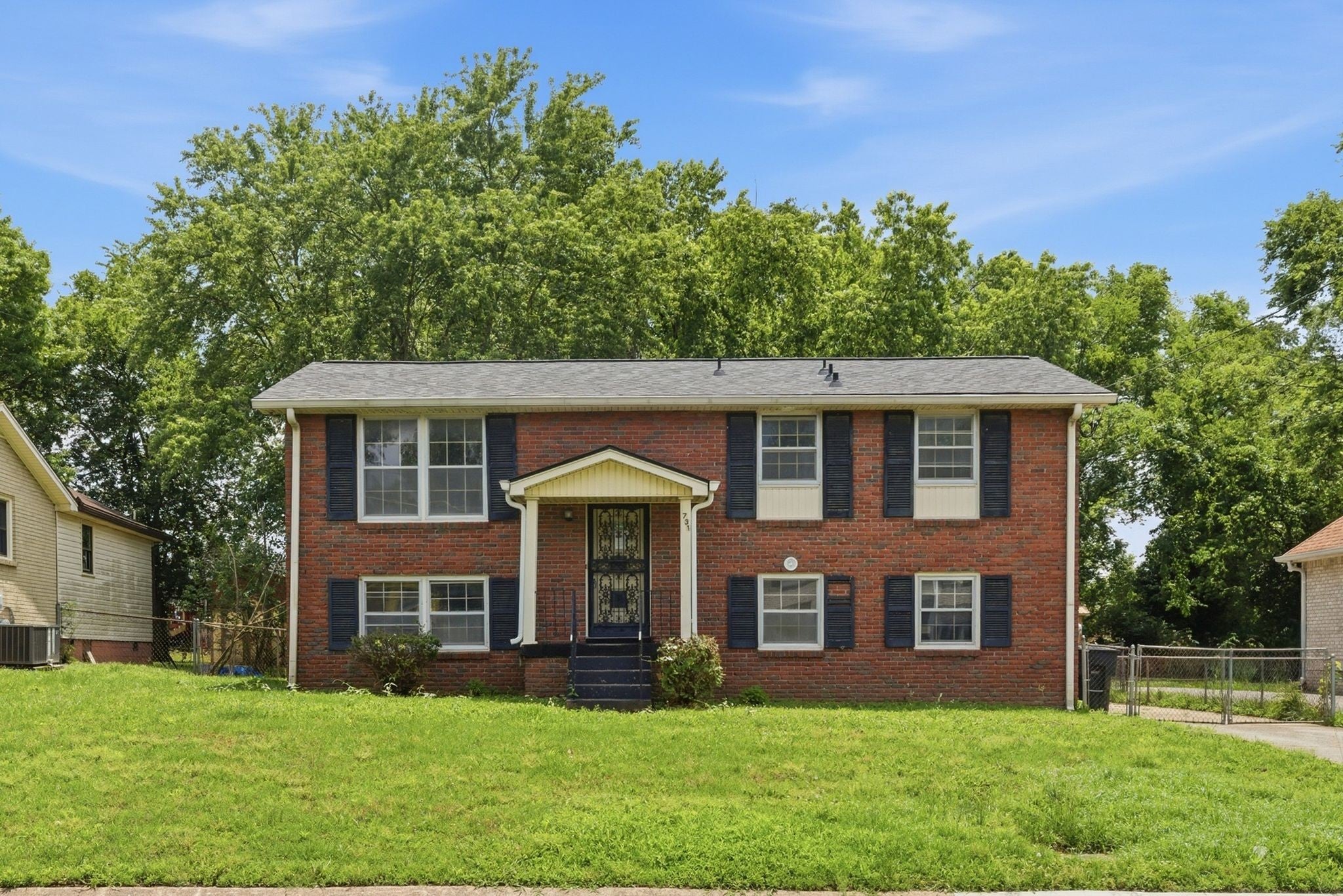 731 Rowan Dr — photo