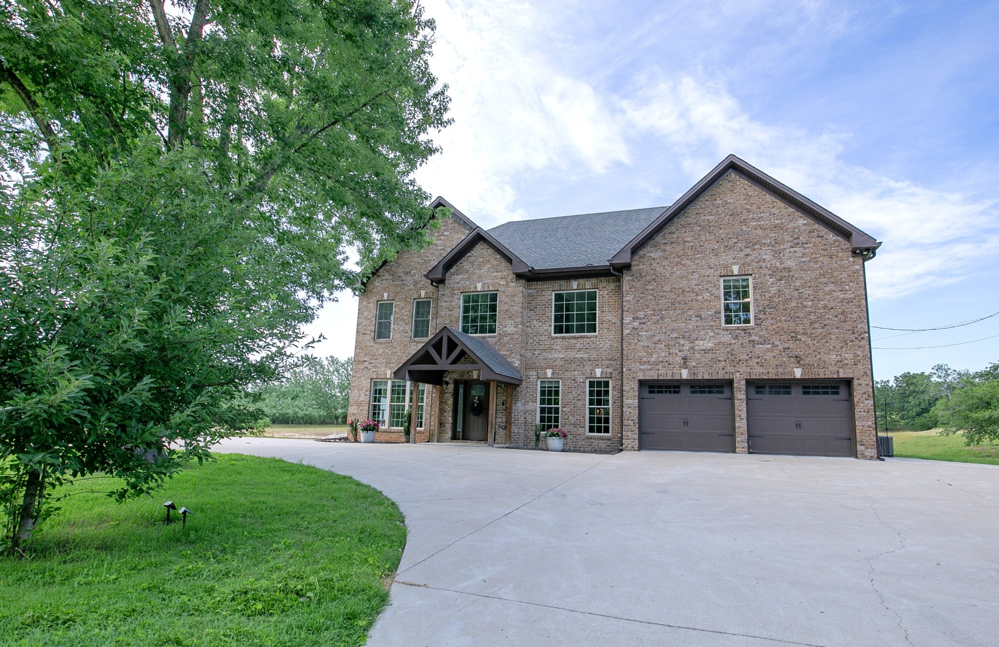 7144 Hall Rd — photo